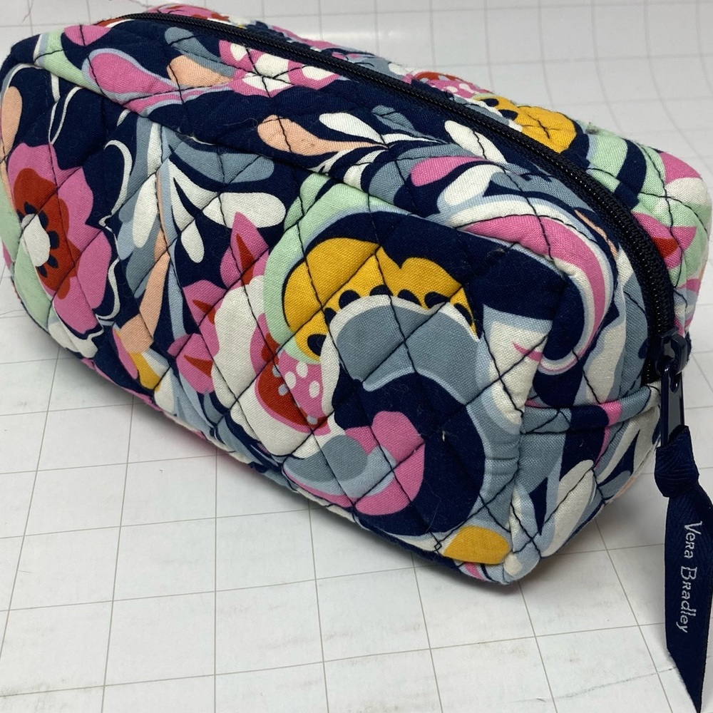 Like New Vera Bradley clear vinyl / plastic lined cosmetic/ travel pouch 156007
